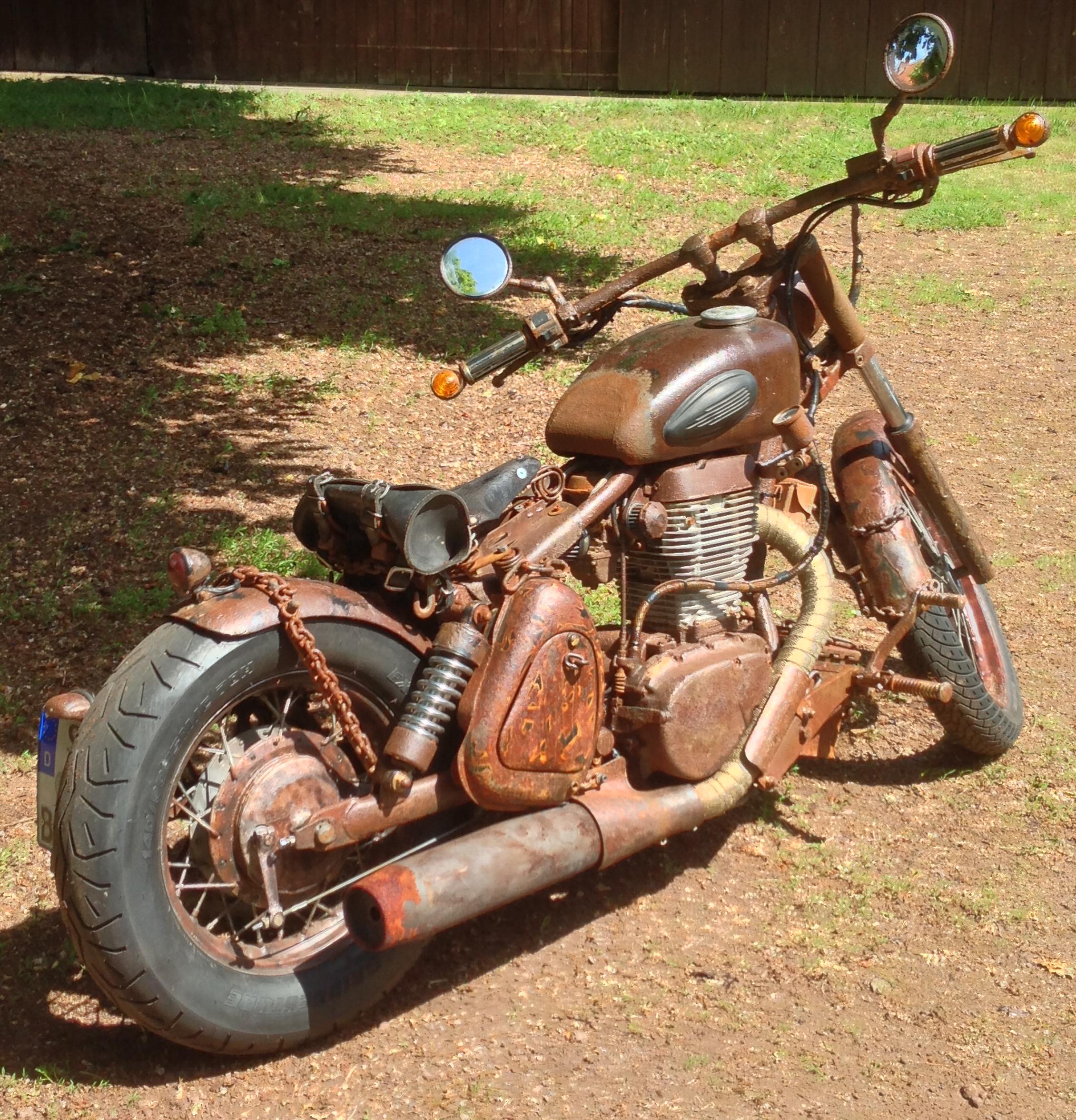 Benz Motorrad im Rat-Look-Design