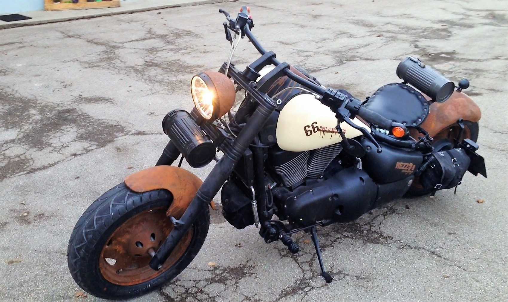Motorrad im Ratlook-Design