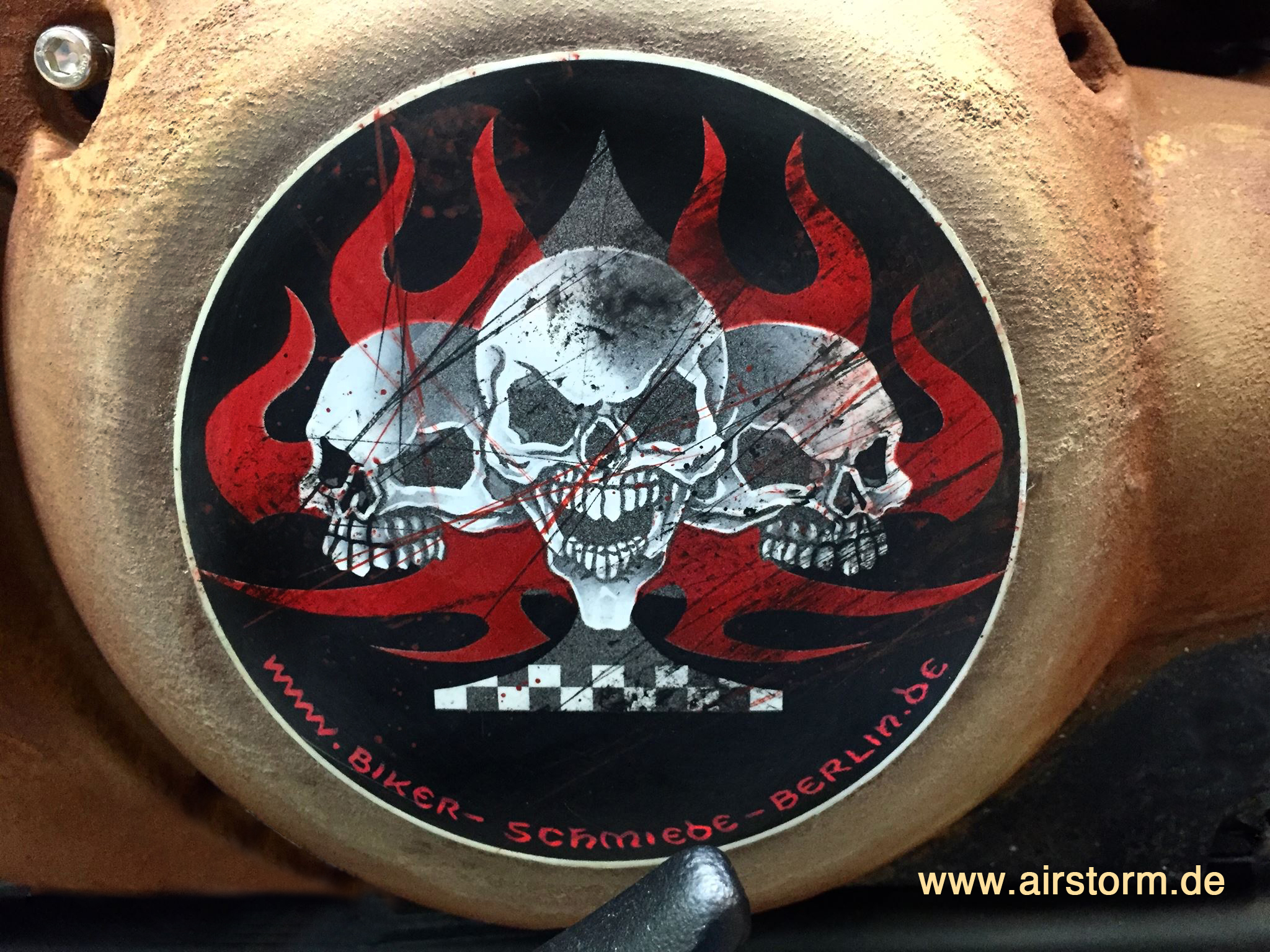 Bikerschmiede Design: Totenkopf auf Rostoptik