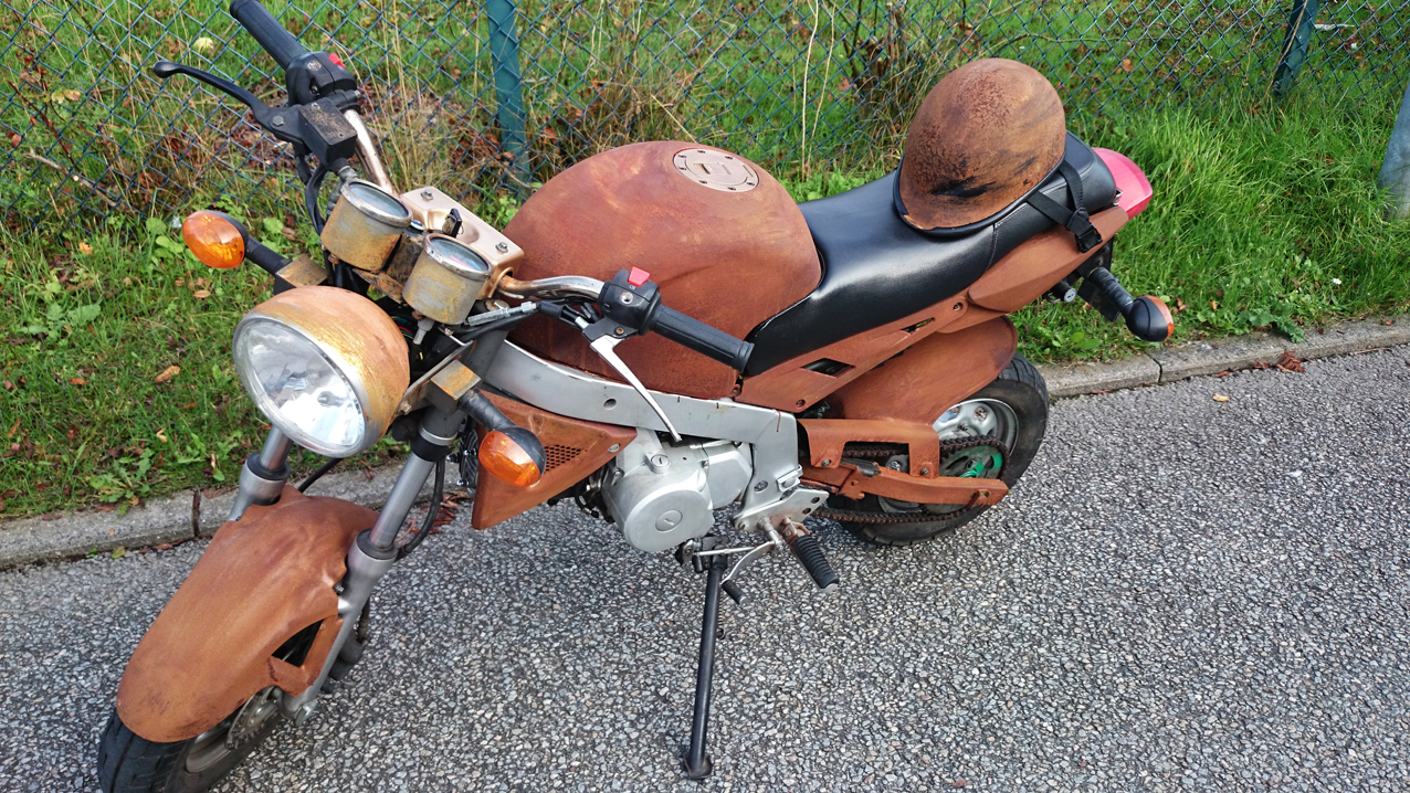 Motorrad mit Ratlook Lackierung
