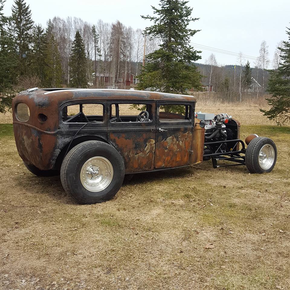 Hot-Rod Auto lackirt im Ratlook-Stil mit Rostlack und echtem Edelrost