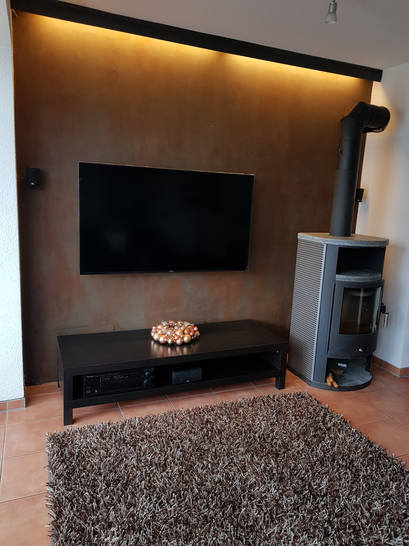 Interior-Design Innenarchitektur Dekoration Zimmerwand in Rostoptik gestaltet