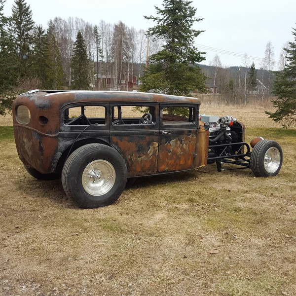 Hot-Rod Auto lackirt im Ratlook-Stil mit Rostlack und echtem Edelrost